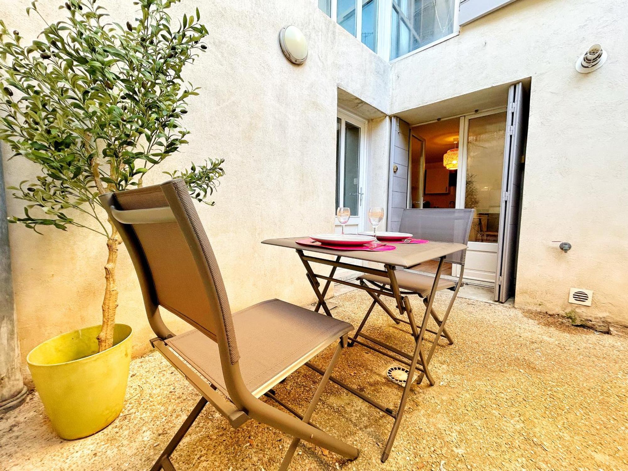 Cosy Ocre Apartment Arles Bagian luar foto