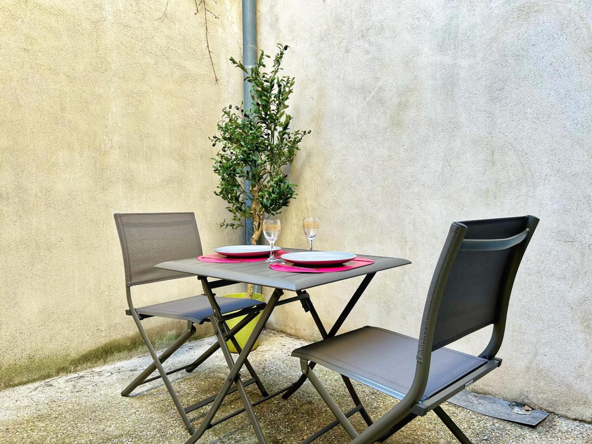 Cosy Ocre Apartment Arles Bagian luar foto