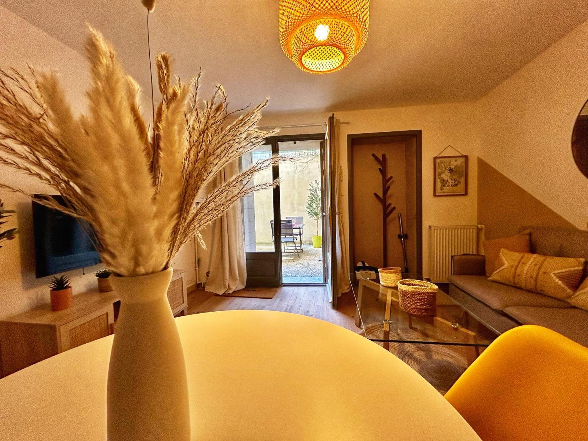 Cosy Ocre Apartment Arles Bagian luar foto